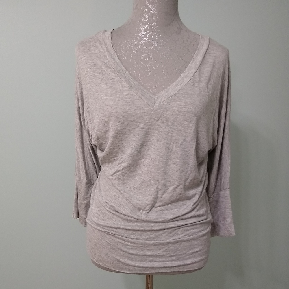 Zenana Outfitters Grey V neck Top Large New